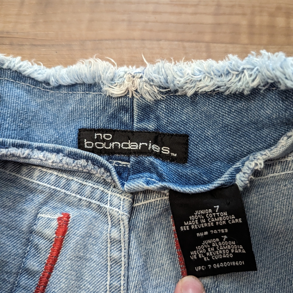 Vintage 90's Y2K No Boundaries NOBO Junior's Frayed Raw Edge Denim Shorts - Picture 4 of 4